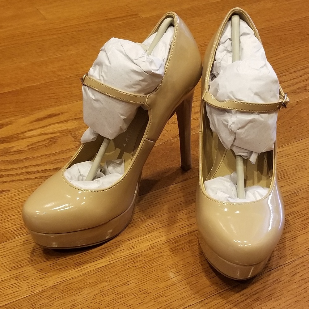 Brand New Chinese Laundry Nude Heels
